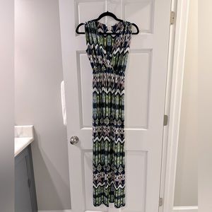 Sleeveless maxi maternity dress
